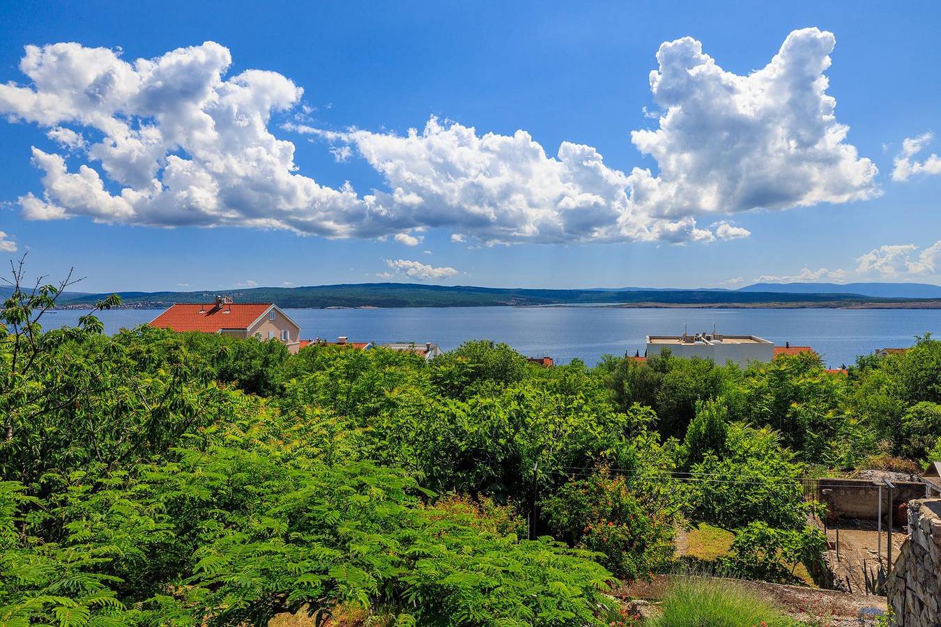 Ganze Wohnung, Charmantes Apartment nur 600 Meter zum Strand mit Meerblick, Holzkohlegrill, Wifi in Dramalj, Primorje-Gorski Kotar