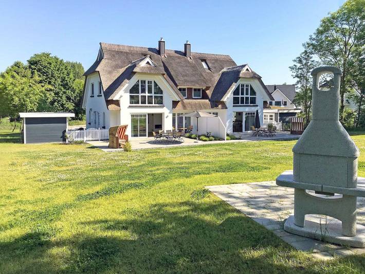 Strandhaus für 8 Personen, mit Terrasse und Garten sowie Sauna in Lobbe