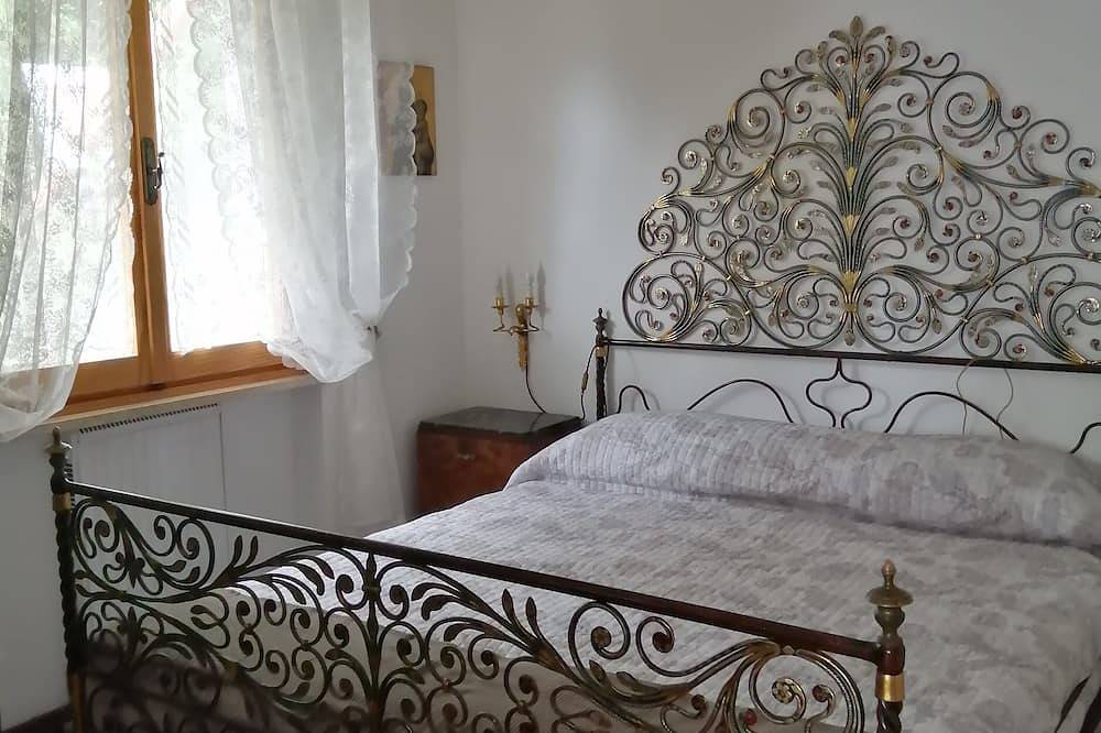 Vacation Home In Liguria, Alta Val Di Vara. Suitable For Families With Children. in Varese Ligure, La Spezia Provinz