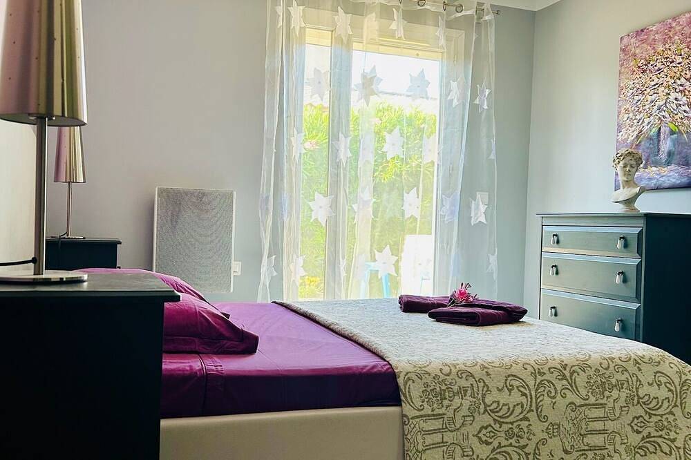 Villa les Lauriers Roses heated pool 10 min Avignon in Tavel, Region de Nimes
