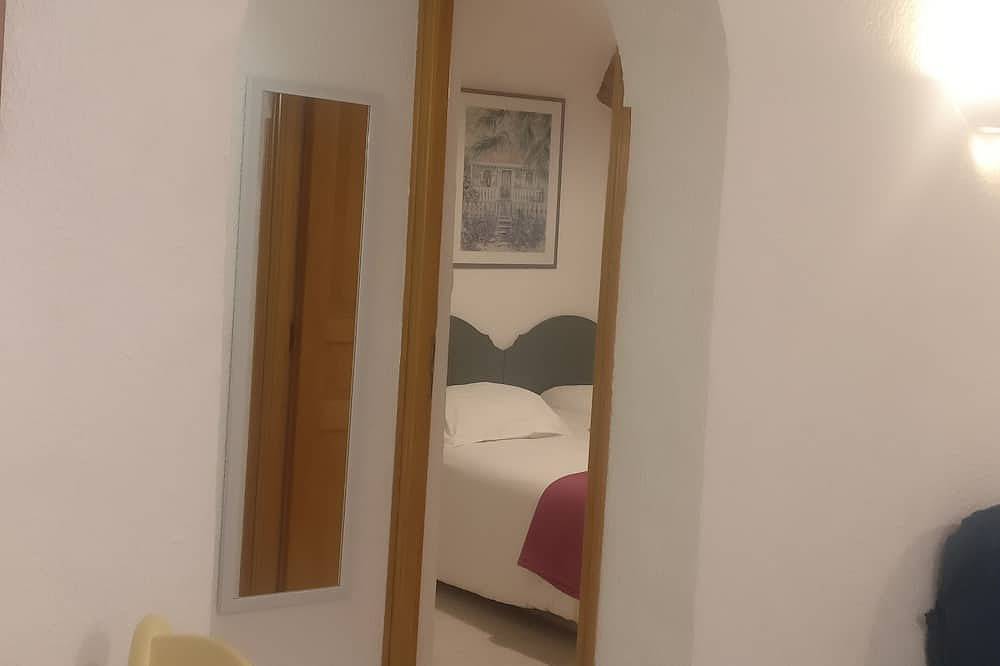 Klein karaktervol huis met tuin in de Provence / Côte d'Azur op 6 km van de zee in La Cadière-d'Azur, Toulon regio