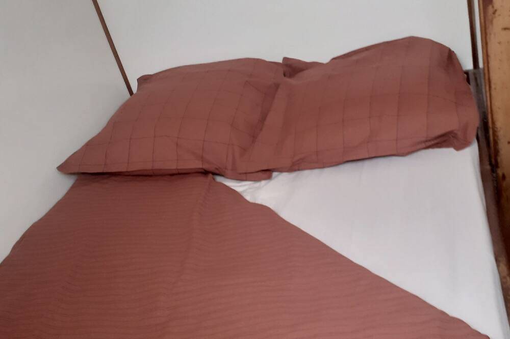 Sleeping in a barge in Béthune in Oye-Plage, Región de Saint-Omer