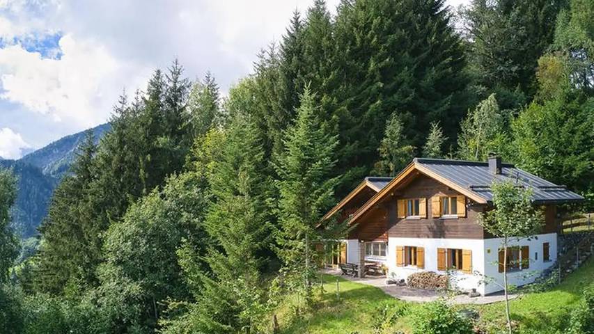 Chalet pour 10 personnes, avec balcon et jardin dans Brandnertal