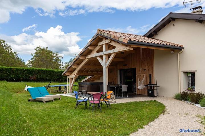 Gîte pour 5 personnes, avec Jacuzzi ainsi que Terrasse et Jardin