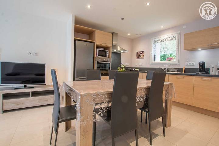 Gîte pour 6 personnes, avec jardin dans La Biolle - 2