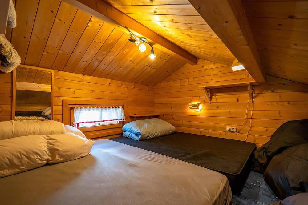 Gemütliche Almhütte mit Aussicht und Terrasse in Tuxer Alpen, Hippach
