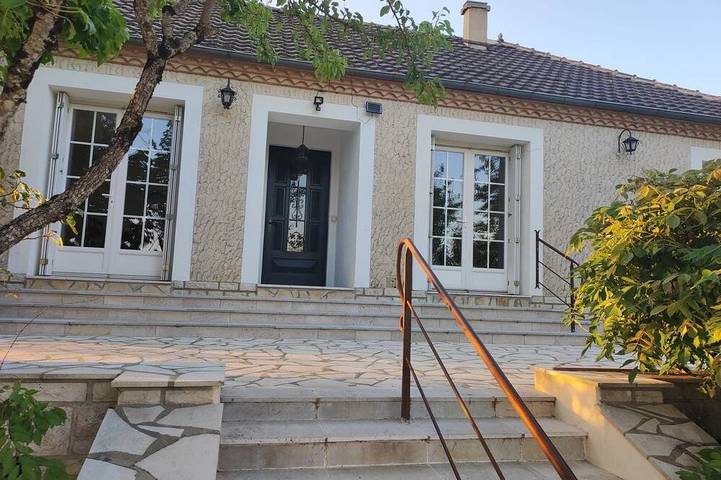 Location de vacances pour 5 personnes, avec jacuzzi ainsi que jardin et balcon à Cendrieux