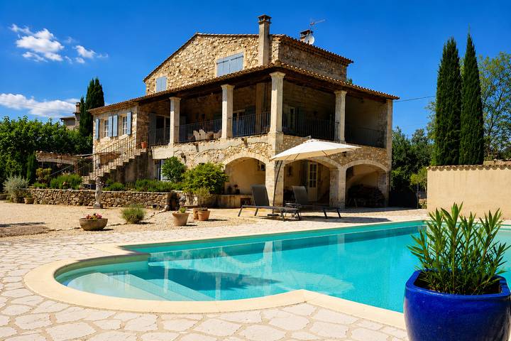 Gîte pour 5 personnes, avec piscine, adapté aux familles à Saint-André-de-Cruzières