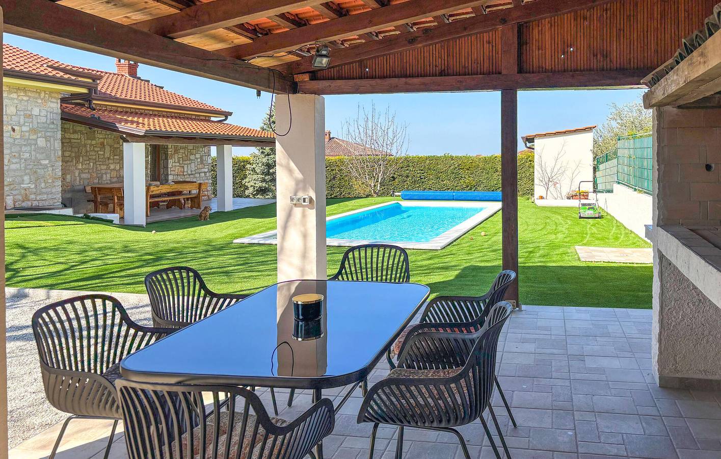 Reizendes Apartment mit einem Schlafzimmer, Pool und WLAN in Labinci in Kastelir, Općina Kaštelir - Labinci