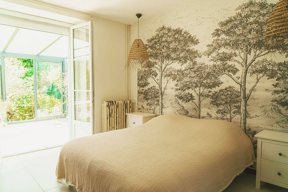 Charming House in Laon• Indoor pool in Laon, Aisne