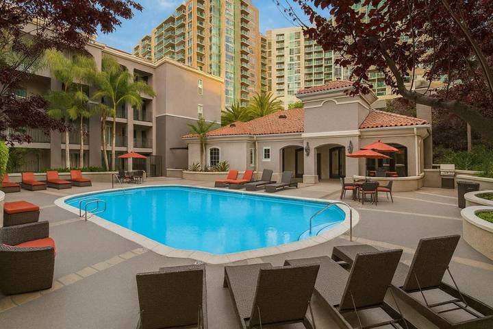 Apartamento de vacaciones para 6 personas, con piscina además de jardín y jacuzzi - 1