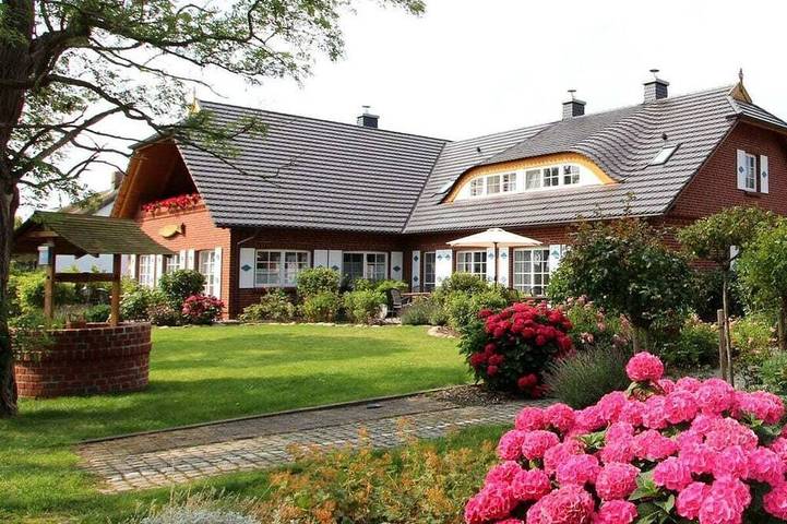 Ferienhaus für 6 Personen, mit Terrasse und Sauna in Middelhagen