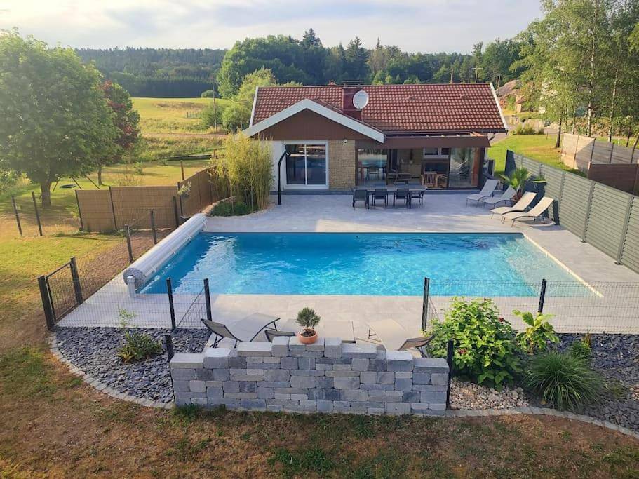 Maison avec piscine, jacuzzi et sauna in Saint-Nabord, Région d'Épinal