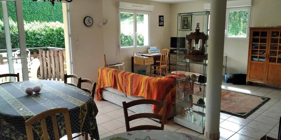 Location de vacances pour 5 personnes, avec jardin et terrasse, adapté aux familles à Nans-sous-Sainte-Anne
