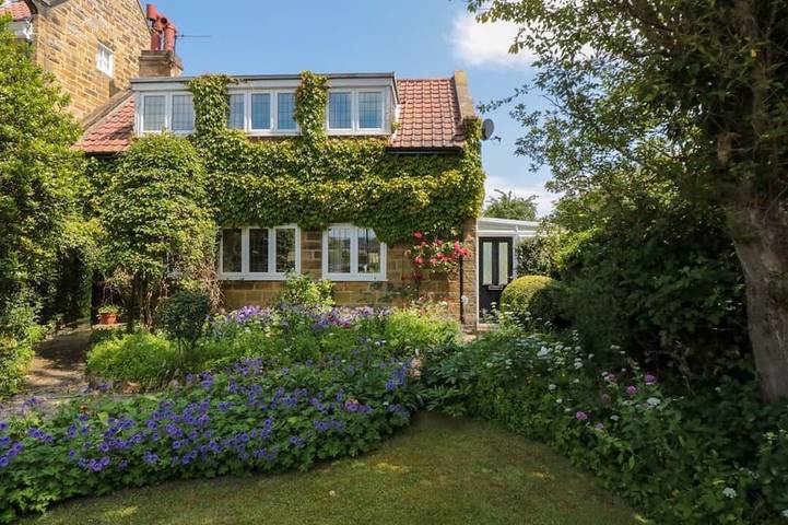 Cottage for 5 people, with garden in Scalby