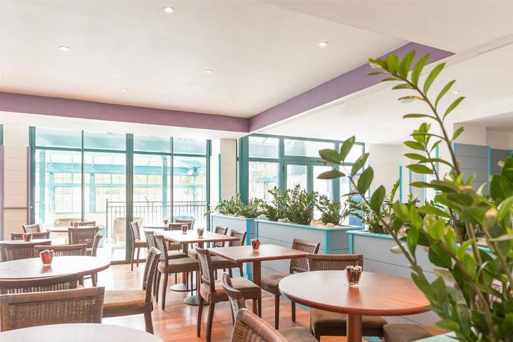 Gîte pour 4 personnes, avec piscine et terrasse, adapté aux familles dans Aquarium de la Rochelle - 2