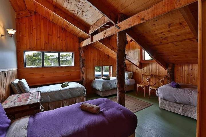 Lodge for 24 people in Tasmania