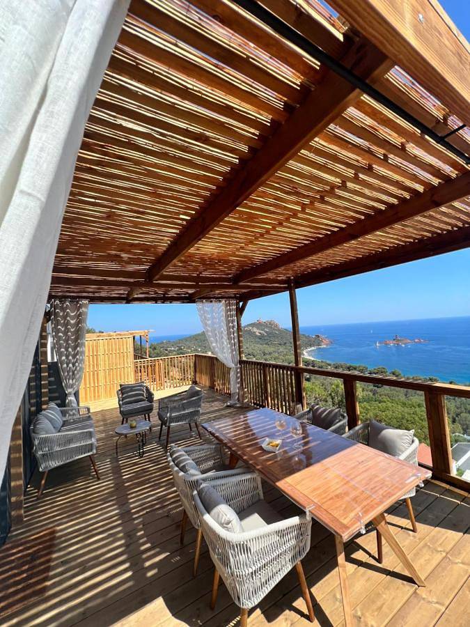 Camping pour 6 personnes, avec piscine ainsi que terrasse et vue, animaux acceptés à Saint-Raphaël - 4