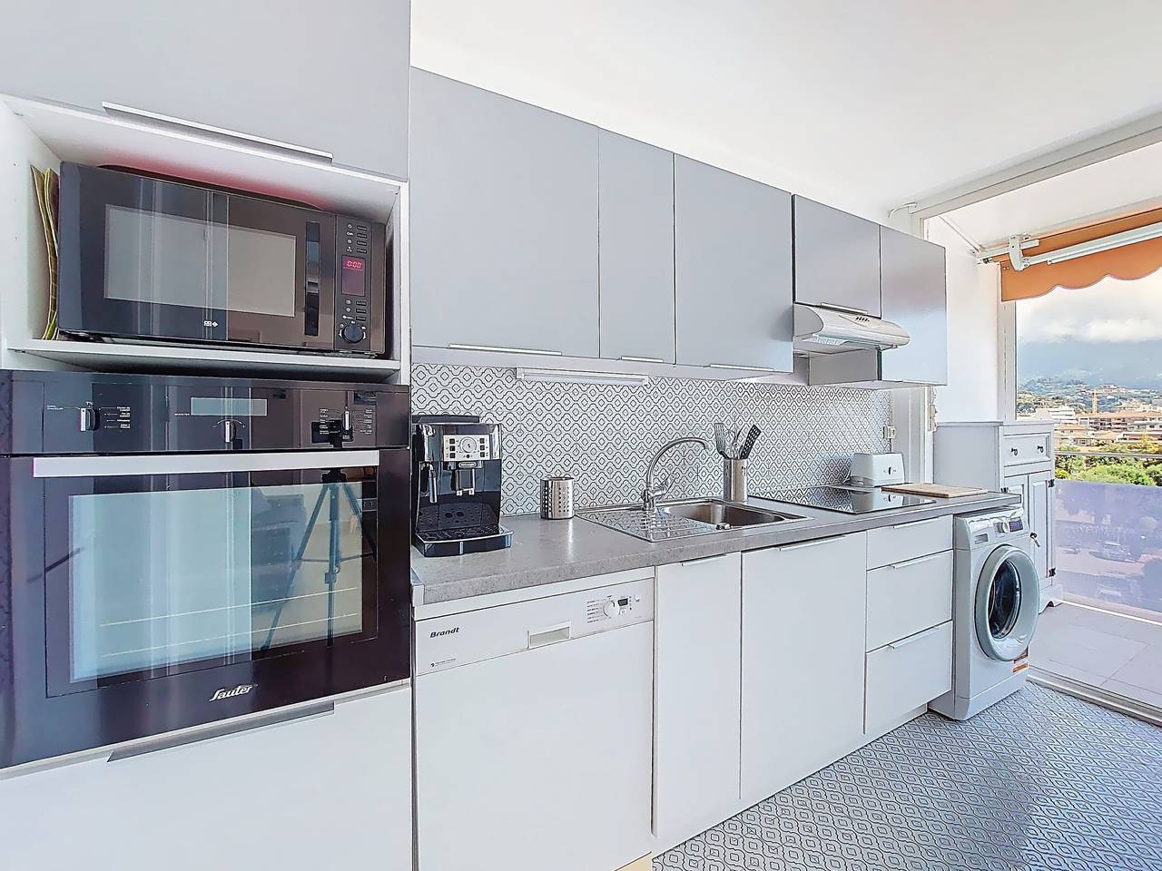 Entire apartment, Le Bonaparte in Roquebrune-Cap-Martin, Nice region