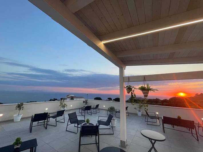 B&b per 2 persone, con Balcone e Terrazza nonché Giardino e Panorama in Capo Vaticano