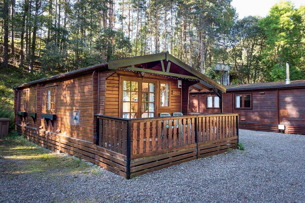 Twa Hoots Lodge - a lodge that sleeps 4 guests in 2 bedrooms in Aviemore, Highlands