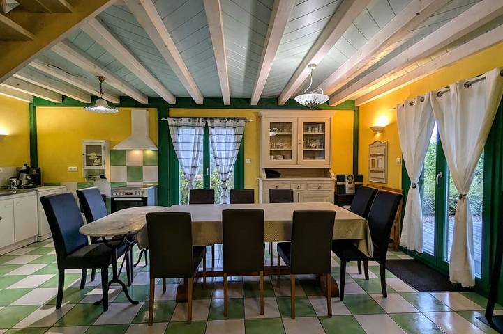 Gîte pour 12 personnes, avec jardin