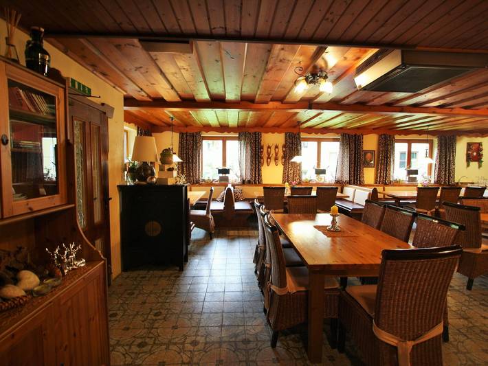 Ferienwohnung für 4 Personen, mit Pool und Garten sowie Balkon im Salzkammergut
