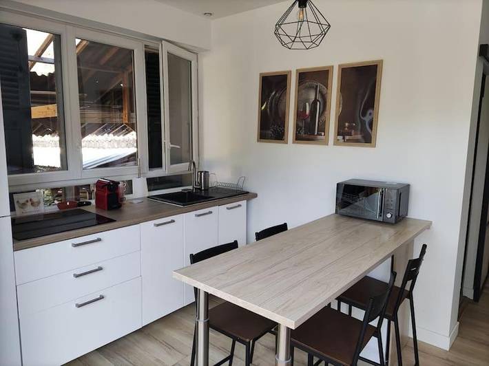 Gîte pour 3 personnes, avec Terrasse ainsi que Jardin et Vue à Monestier-de-Clermont