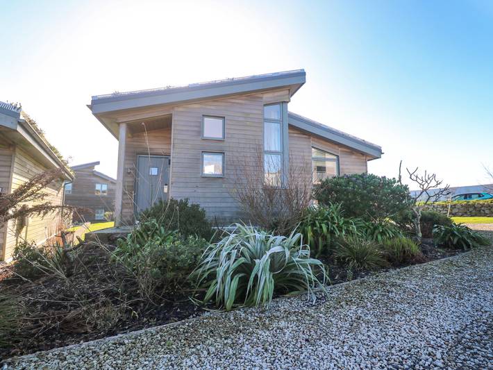 Lodge for 4 people, with pool and garden in Carbis Bay