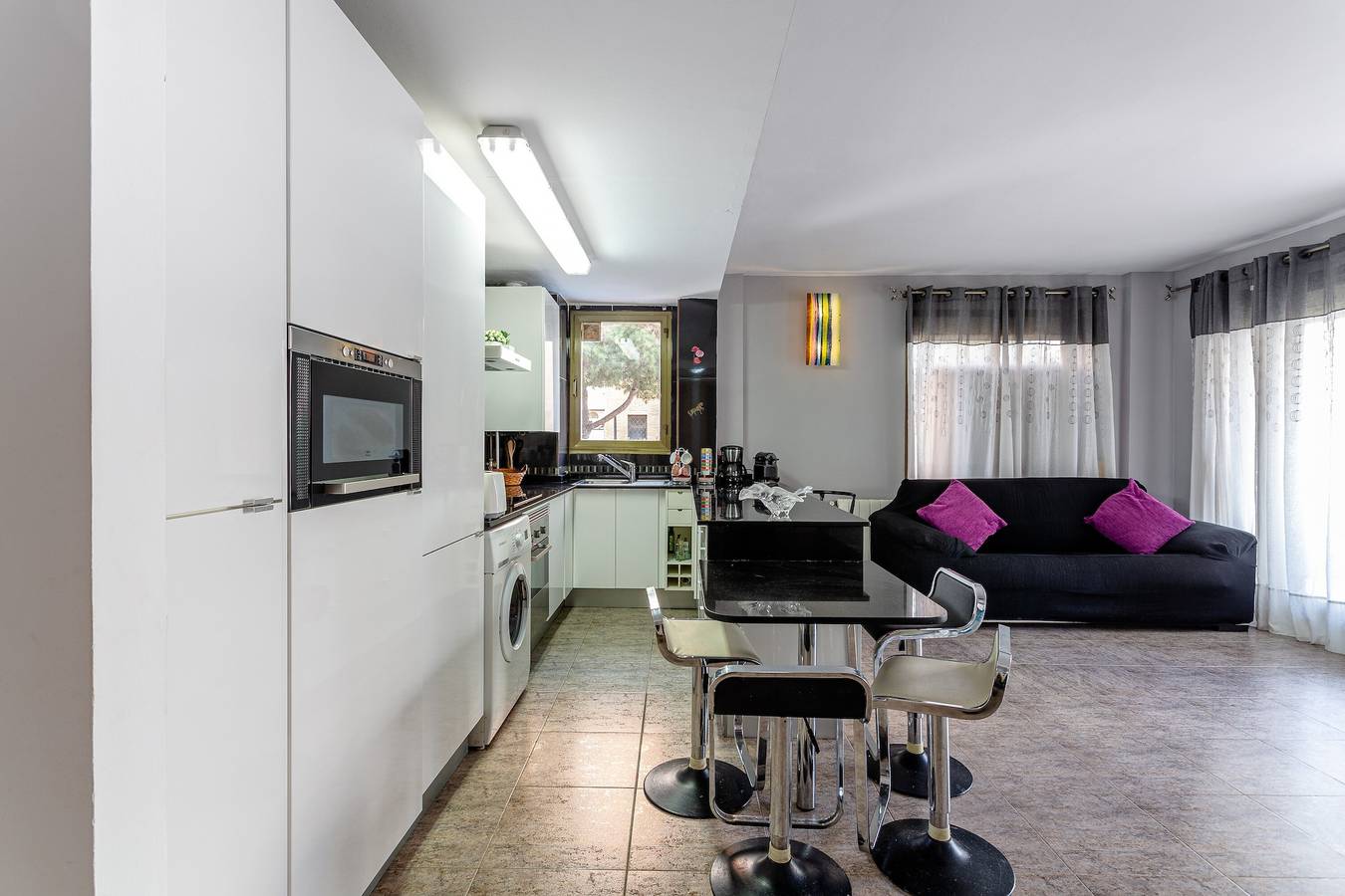 Geheel appartement, Appartement Costa Brava met zeezicht, zwembad & Wi-Fi in Els Pins Blanes, Blanes