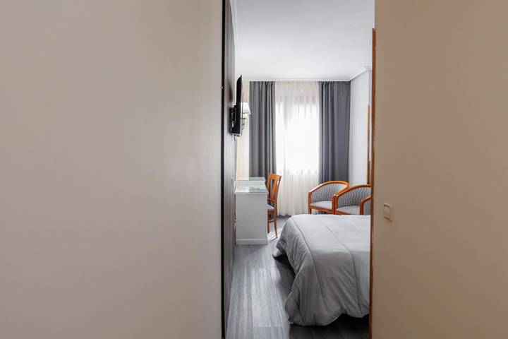 Hotel para 2 personas, con terraza y jacuzzi en Comarca de Oriente - 4