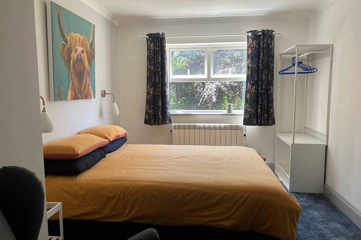 Holiday rental for 2 people, with pool and garden as well as terrace in Camelford