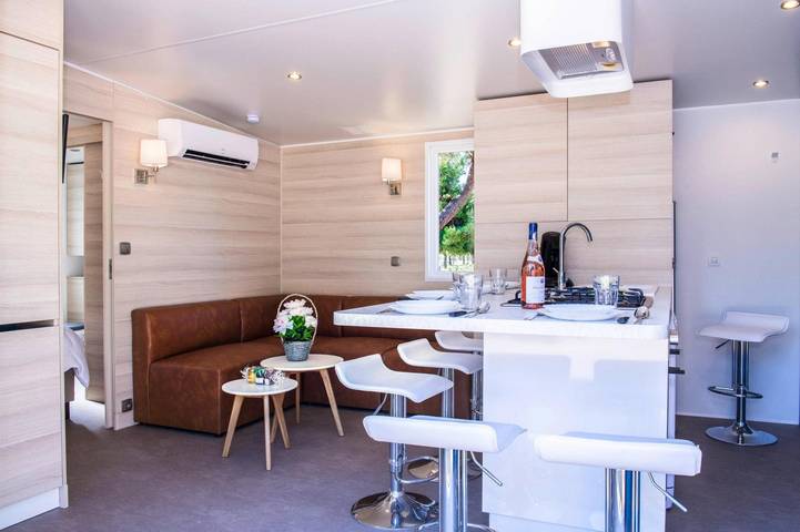 Camping für 6 Personen, mit Kinderpool und Terrasse sowie Pool, mit Haustier in Hérault - 4