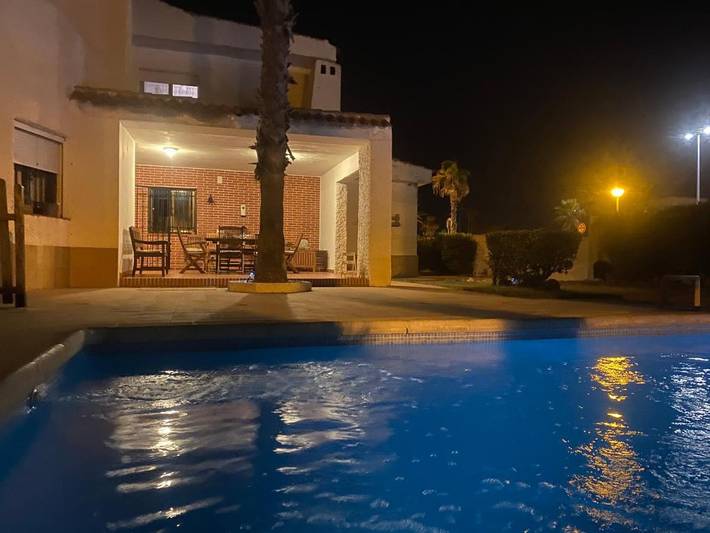 Ferienhaus für 13 Personen, mit Pool und Ausblick sowie Terrasse und Garten - 1