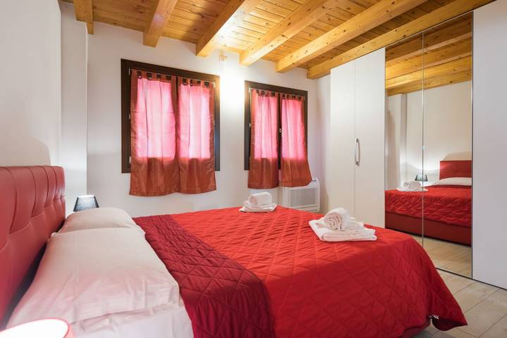 Appartamento intero, Moderno e confortevole appartamento vicino alla Basilica di San Zeno con 6 posti letto. in Centro Storico di Verona, Verona