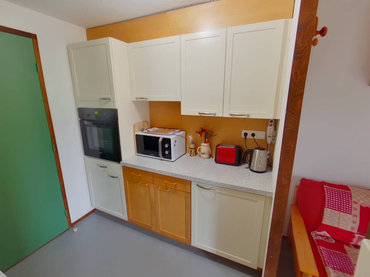 Appartement entier, Studio lumineux avec loggia aux Rousses in Les Rousses, Parc naturel régional du Haut-Jura