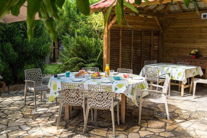Location de vacances pour 6 personnes, avec piscine ainsi que jardin et vue, adapté aux familles dans Plage de Trou d'eau - 4