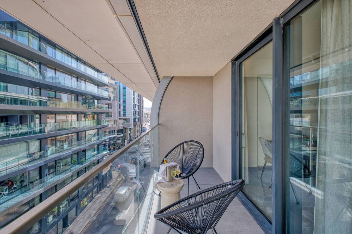 Entire apartment, Official Mercury Suites | With Rooftop Pool Access in Paceville, San Giljan
