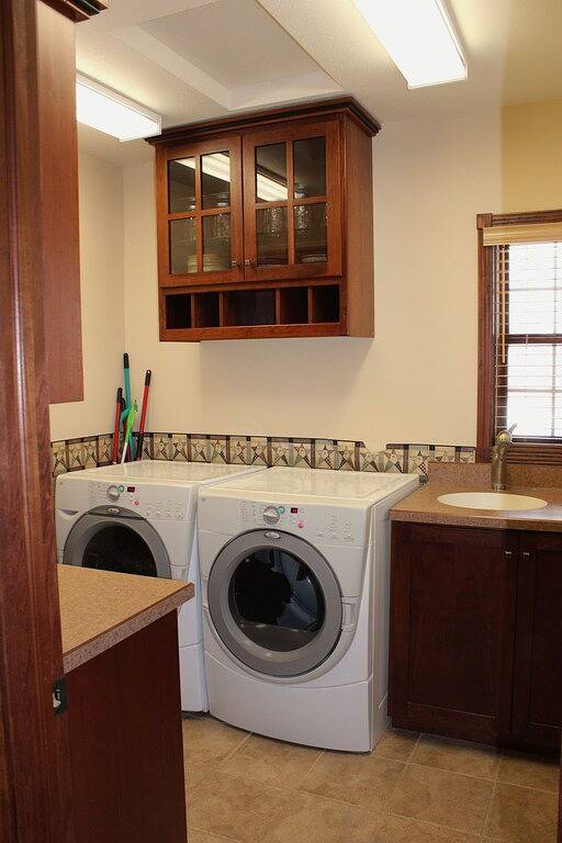 Moderner Handwerker auf historischem 8. St-Fargo in Fargo, North Dakota