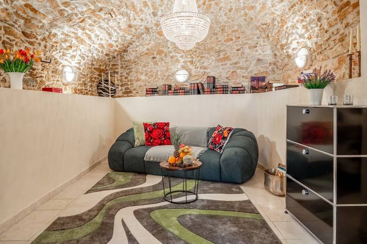 Entire apartment, Apartment 'Gite Vert - Paradis De Provence' with Shared Terrace and Wi-Fi in Le Pin, Nimes region