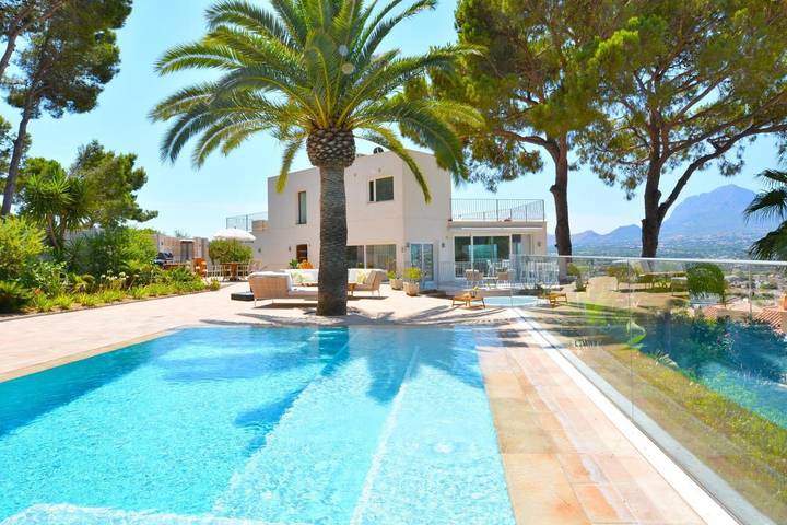 Casa rural para 9 personas, con jardín además de jacuzzi y piscina en Alfàs del Pi