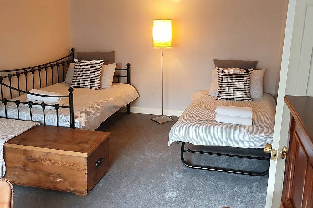 Spacious Island beach house. w/Hot Tub in Mersea Island, Colchester