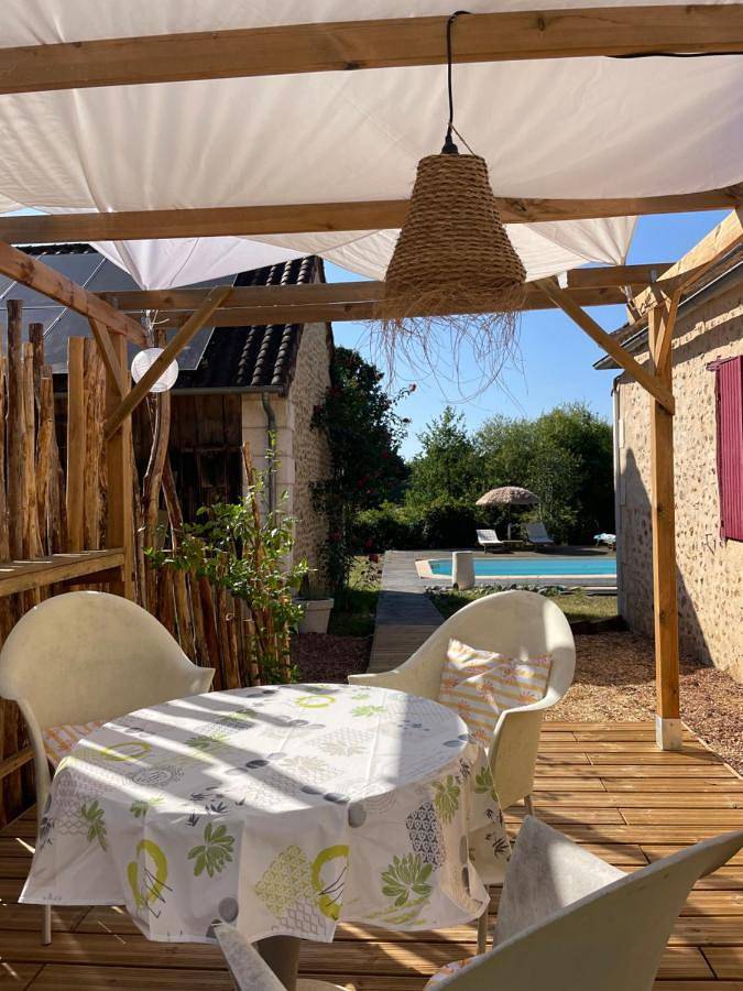 Location de vacances pour 4 personnes, avec Terrasse ainsi que Piscine et Vue à Lacropte