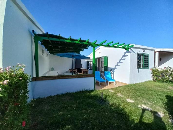 Bungalow para 9 personas, con jardín además de piscina y terraza en Campo Internacional