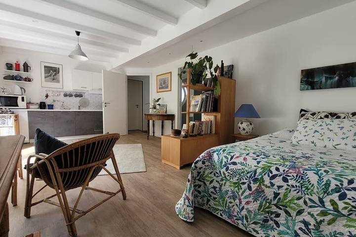 Ganze Wohnung, Charming studio on the edge of the forest in a pleasant, peaceful setting. in Fegersheim, Region Straßburg