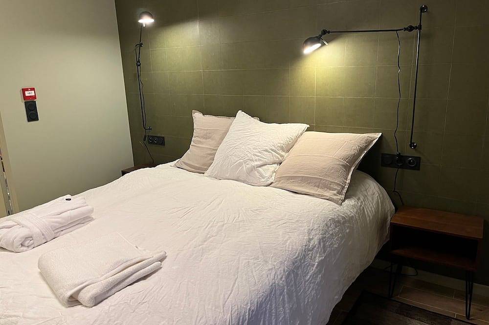 Appartement entier, Chambre double avec salle de bain in Villers-Cotterêts, Aisne