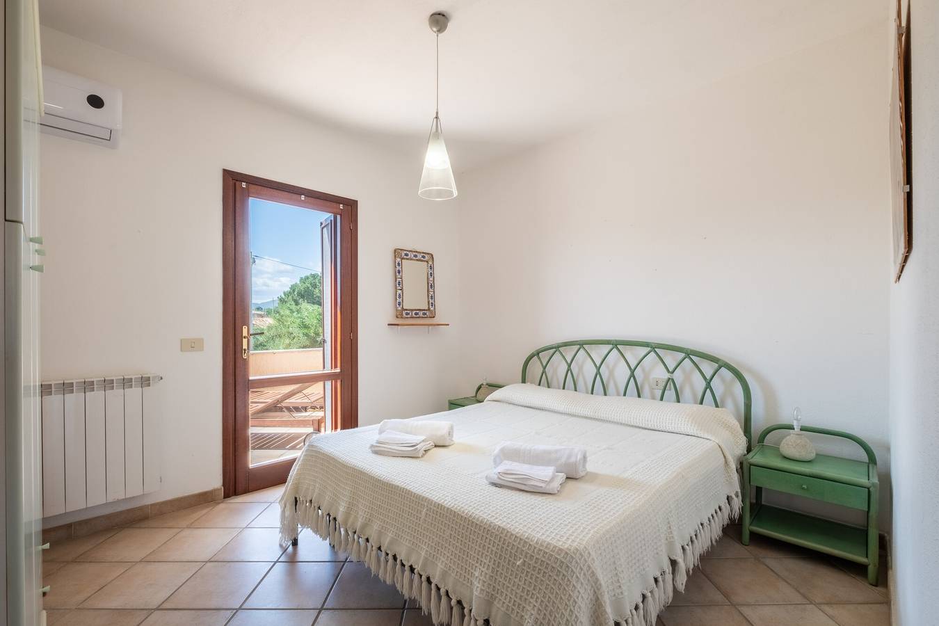 Ginepro: a quiet and cozy apartment with Air Conditioning and all comforts in Suaredda-traversa, San Teodoro