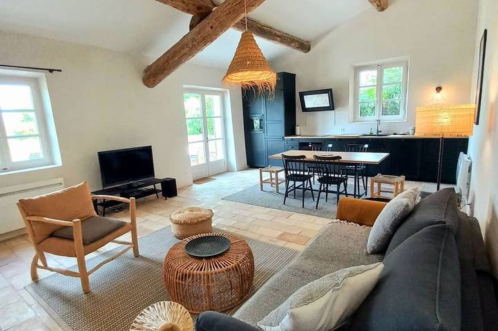 Location de vacances pour 4 personnes, avec jardin ainsi que piscine et jacuzzi à Saint-Didier - 4