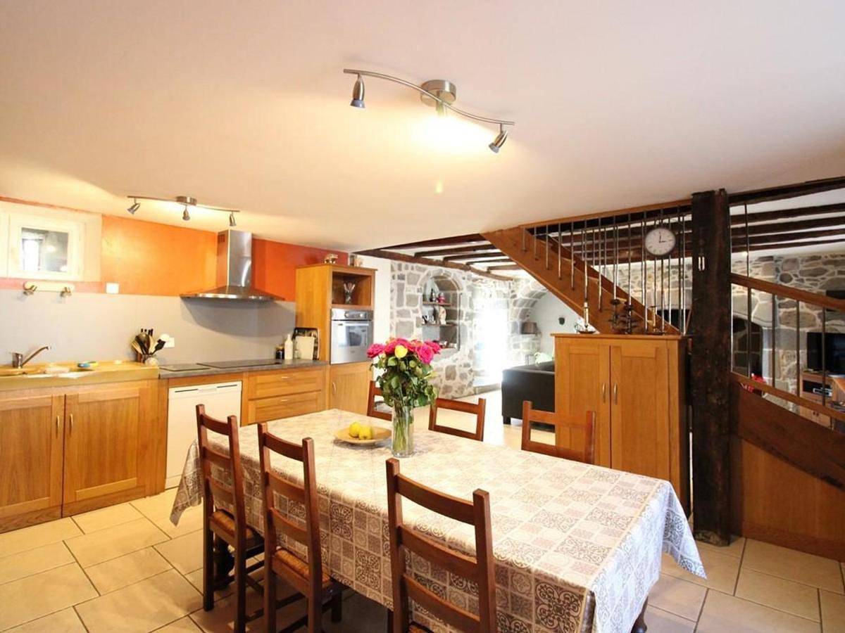 Maison de caractère avec piscine privée, Wifi, animaux acceptés - Fr-1-742-596 in Pleaux, Région de Mauriac