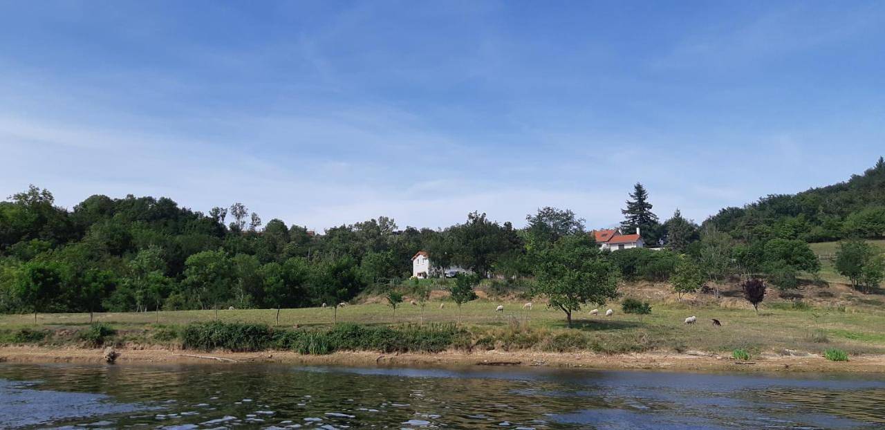 Three-Bedroom House in Saint-Priest-la-Roche, Région de Roanne